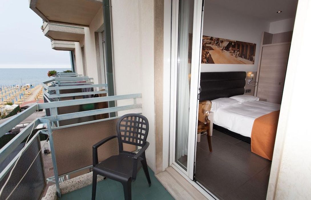 Hotel Adlon Hotel Adlon In Jesolo Hotel De