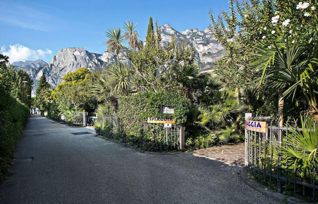 Hotel Residence Spiaggia In Riva Del Garda Great Prices At