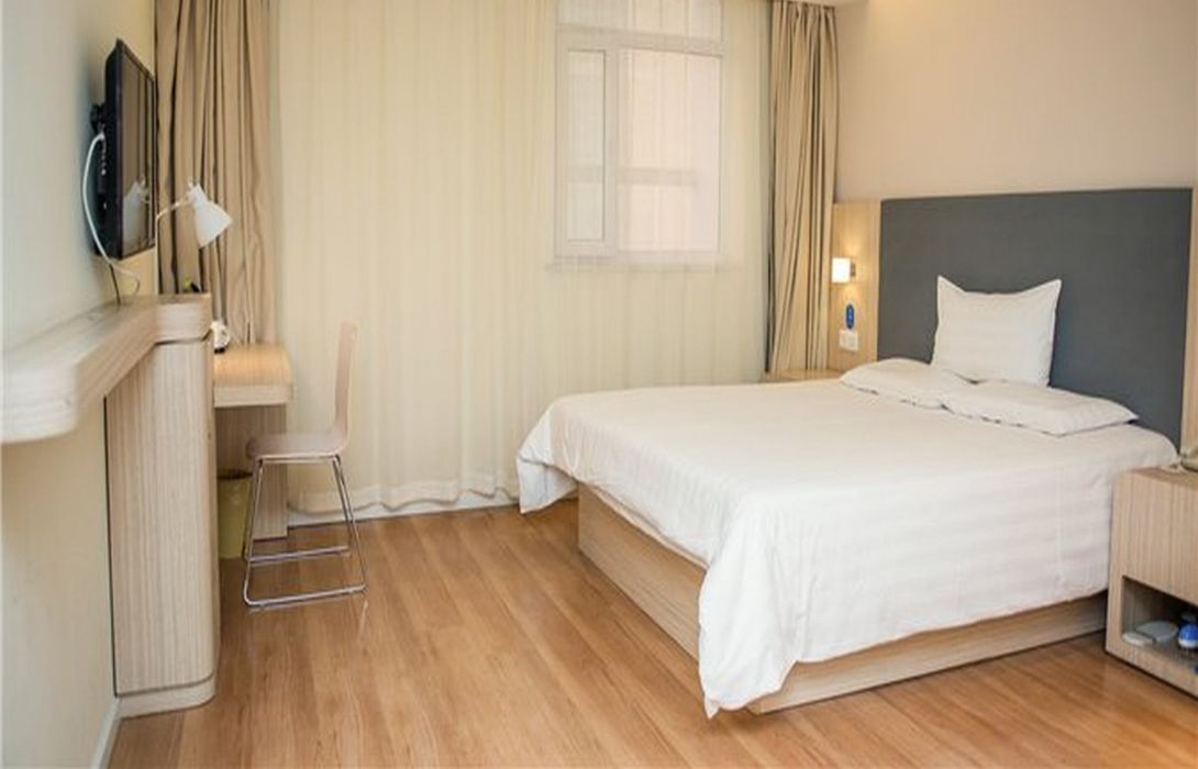 Hotel Hanting Rongchang South Door Pedestian Street In