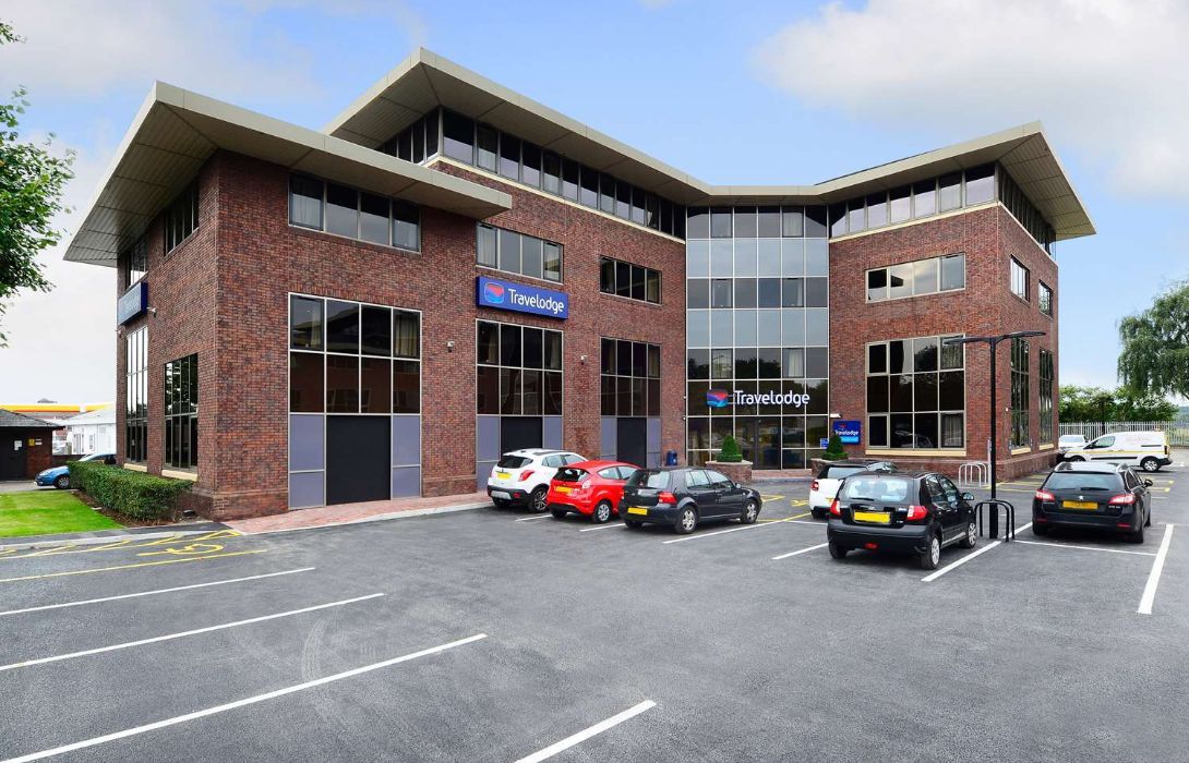 Hotel Travelodge Manchester Sale Great Prices At Hotel Info Dans la chambre les meubles casses et sales. hotel travelodge manchester sale