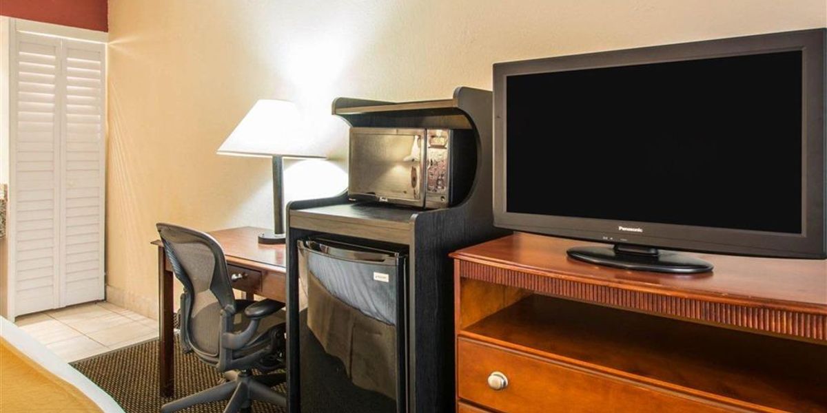 Quality Inn and Suites Airport/Cruise Po (Hollywood)