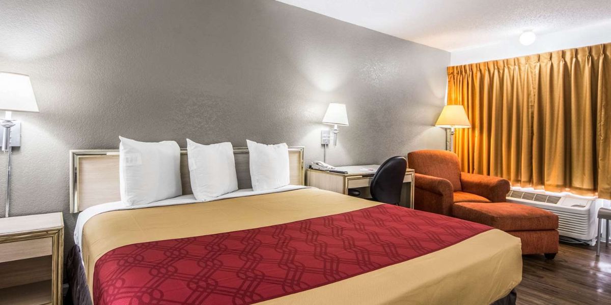 Econo Lodge Airport I-35 North (Dallas)