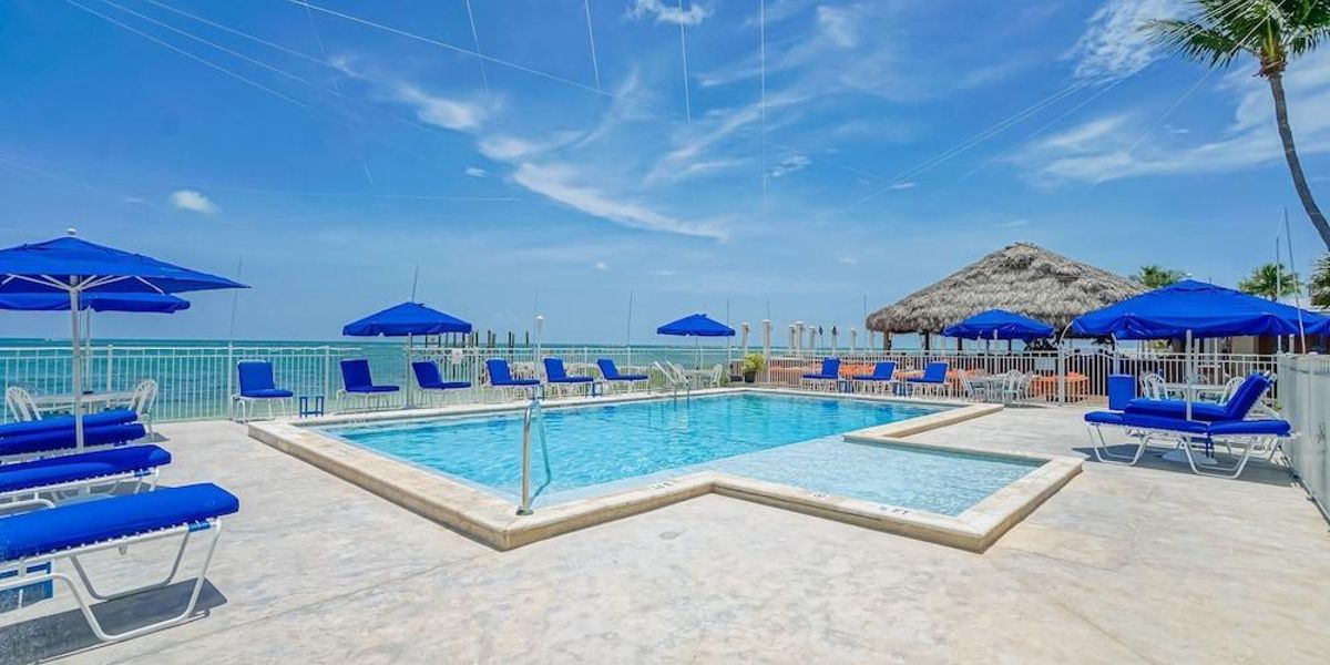 Glunz Ocean Beach Hotel & Resort (Key Colony Beach)