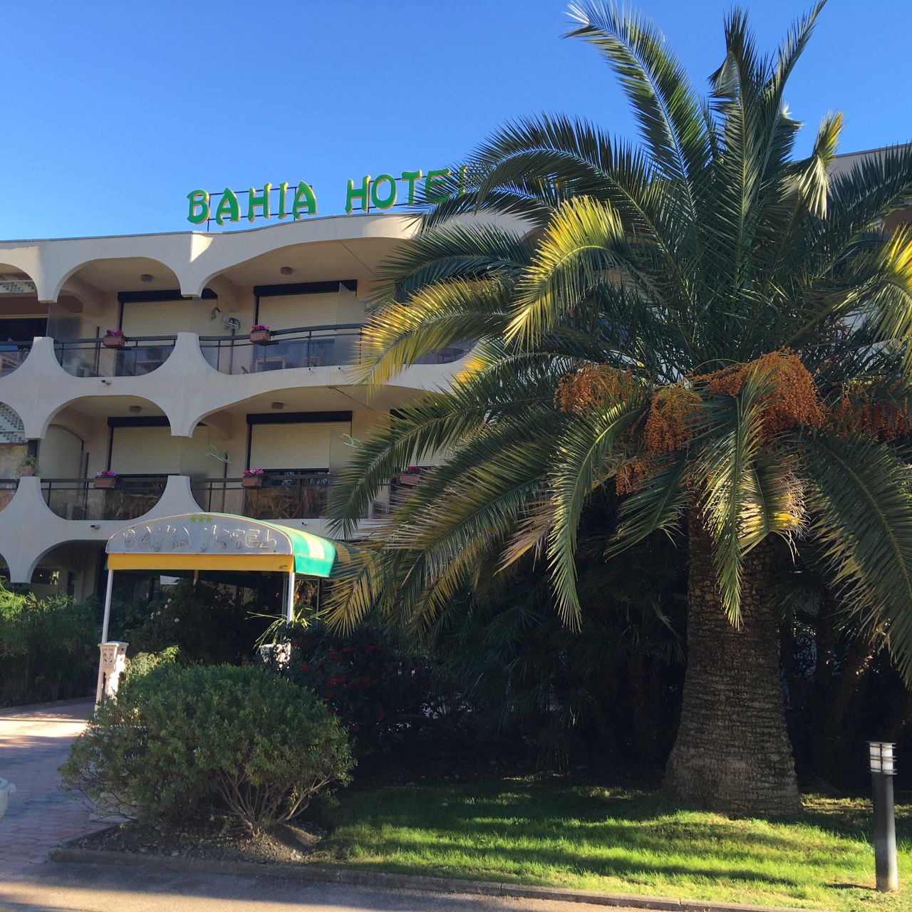 Hotel Bahia - Villeneuve-Loubet - HOTEL INFO