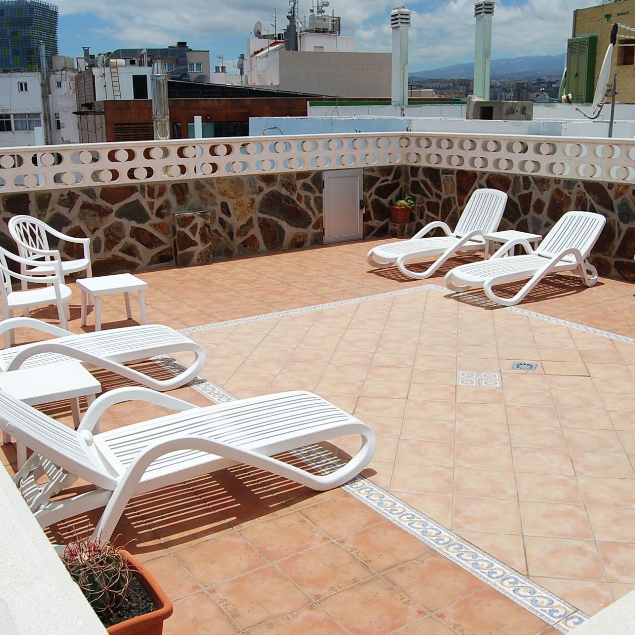 Hotel Tinoca Apartamentos - Las Palmas de Gran Canaria - Great prices at  HOTEL INFO