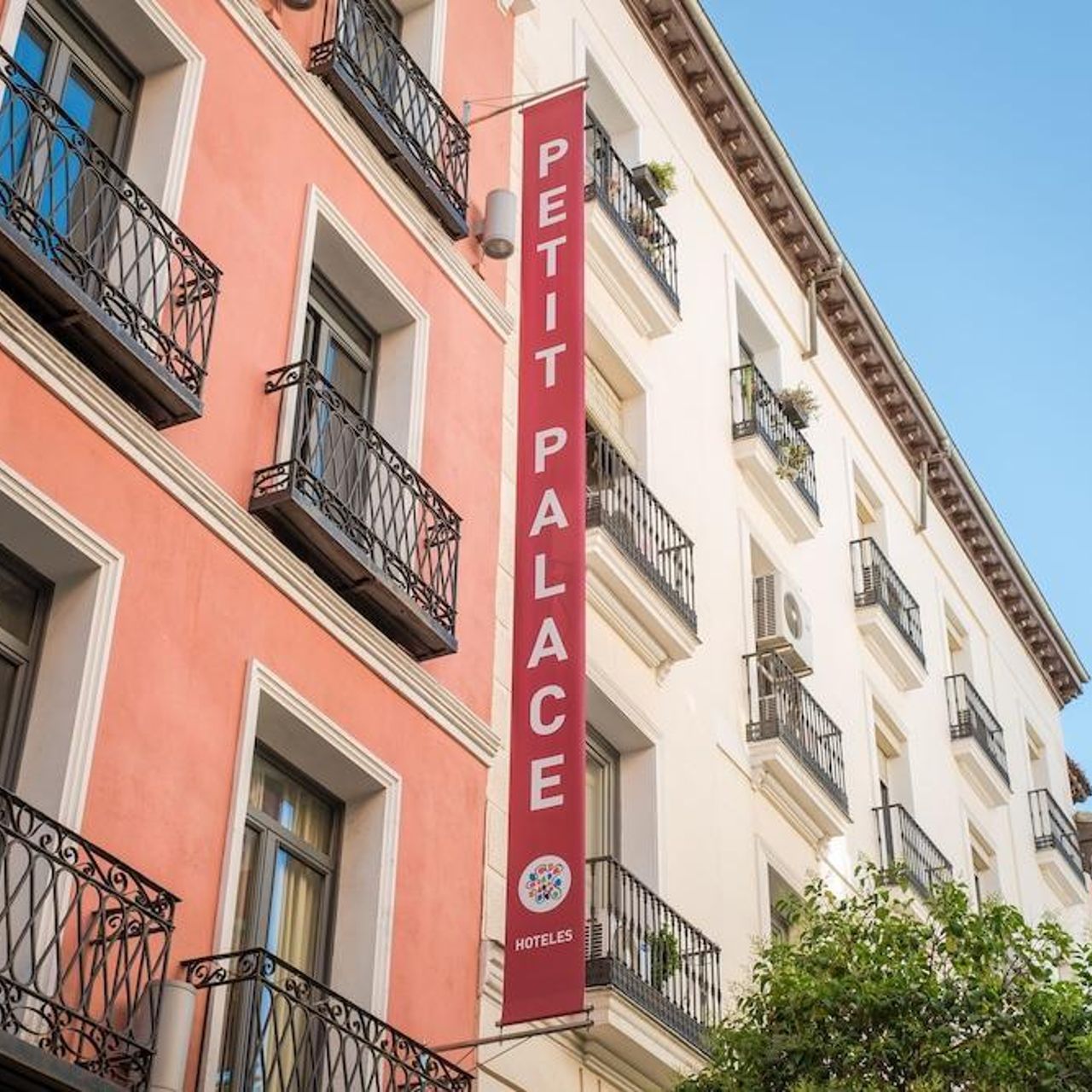 Hotel Petit Palace Tres Cruces en Madrid - HOTEL INFO