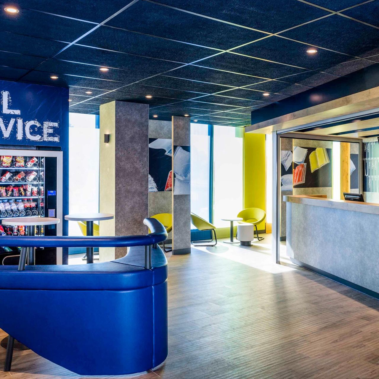 1 Place De La Paix Celeste 78180 Montigny Le Bretonneux Hotel ibis budget Saint-Quentin-en-Yvelines Vélodrome - Montigny-le- Bretonneux - HOTEL INFO