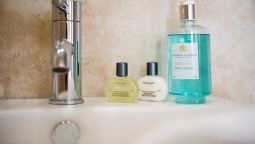 Bathroom Gullivers