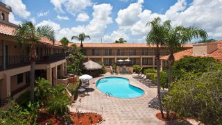 Holiday Inn Suites Tampa N Busch Gardens Area 3 Hrs Sterne