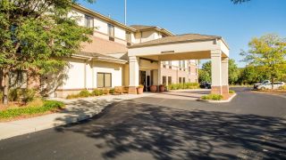 Comfort Inn And Suites West Chester Nort In Beckett Ridge