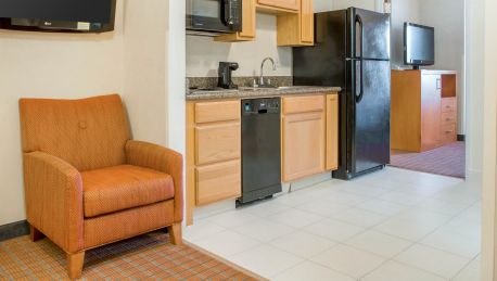 Hotel Comfort Suites Auburn Hills Great Prices At Hotel Info
