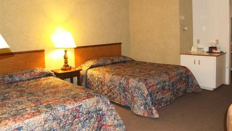 Hotel Village Green Resort 3 Hrs Star Hotel In Cottage Grove
