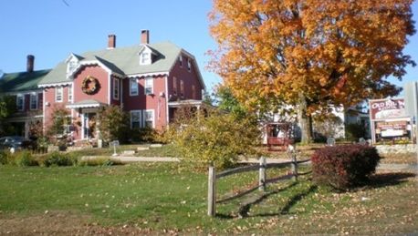 Old Red Inn And Cottages 2 Hrs Star Hotel In Albany