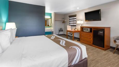 Quality Inn Near Hollywood Walk Of Fame In Los Angeles