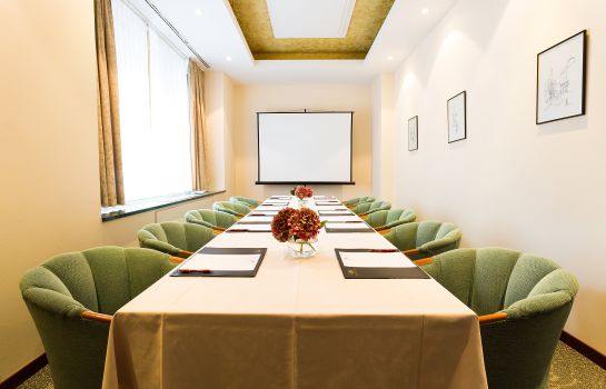 Conference room uHOTEL