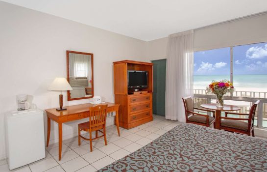 Suite Days Hotel by Wyndham Thunderbird Beach Resort