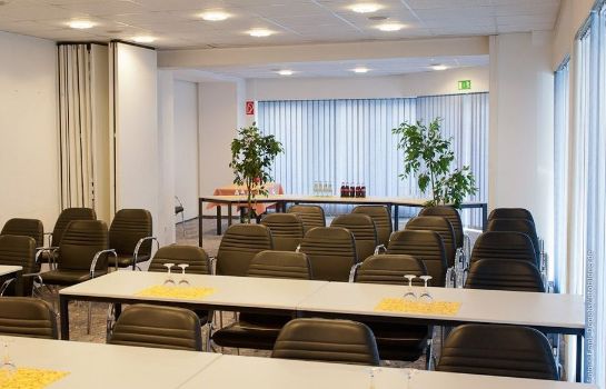 Hotel Bellevue Dusseldorf Great Prices At Hotel Info