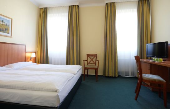 Double room (standard) IntercityHotel