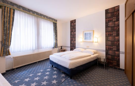 Hotel Konigshof The Arthouse In Koln Hotel De