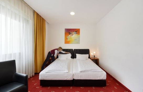 Hotel California Kurfurstendamm 35 Berlin Great Prices At Hotel Info