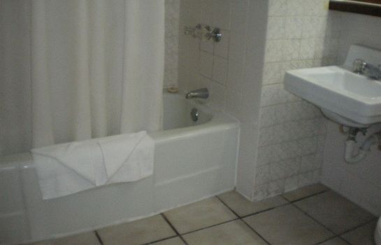 Bathroom Shaw Park Beach Hotel & Spa