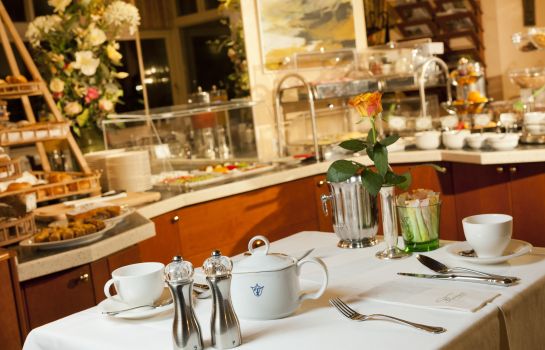 Breakfast room Parkhotel Graz – Traditional Luxury