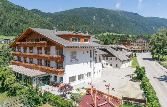 Außenansicht Dolomit Family Resort Alpenhof