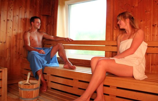 In nackte der sauna paare Nacktbaden