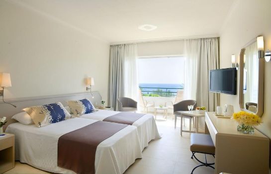 Hotel Louis Imperial Beach In Pafos Hotel De