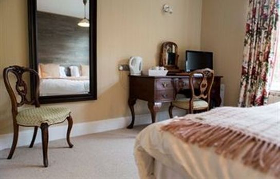 Les Douvres Hotel Stroud Great Prices At Hotel Info