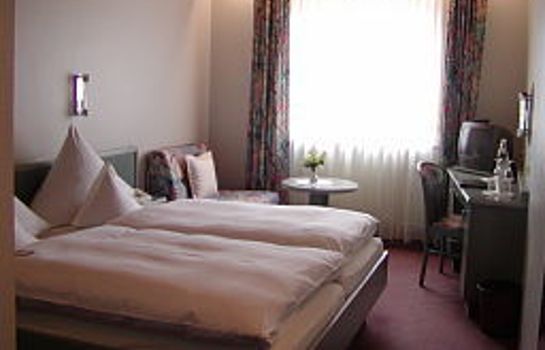 Hotel Zum Heidenberg Gasthof In Buchenbach Kuhedorf Hotel De