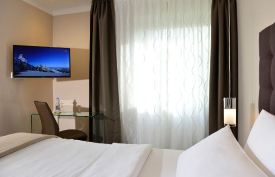 Hotel Haus Kronenthal Ratingen Great Prices At Hotel Info