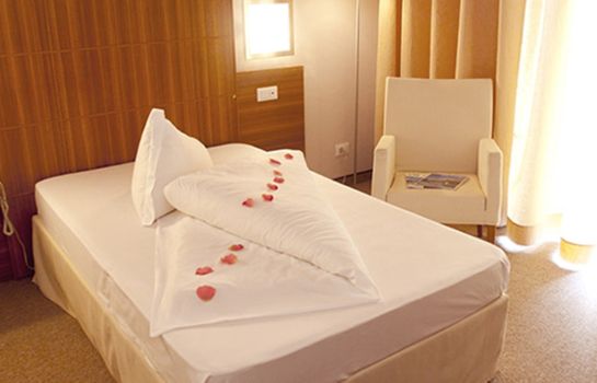 Vernagt Mountain Lake Hotel In Schnals Hotel De