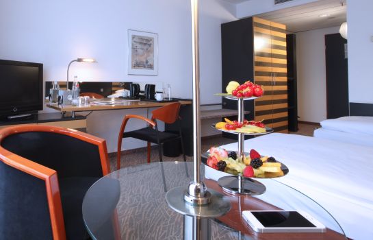 Double room (standard) Lindner Congress Hotel Frankfurt