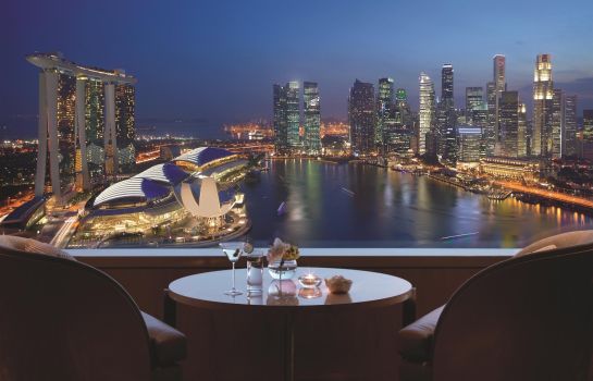 Hotel bar The Ritz-Carlton Millenia Singapore