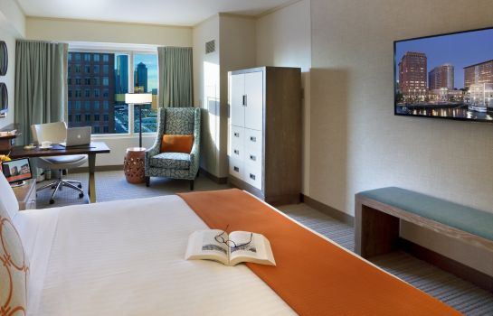 Zimmer Seaport Boston Hotel