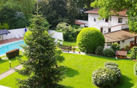Hotel Haus Am Zoo Dusseldorf Great Prices At Hotel Info