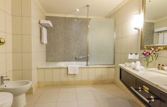 Bathroom Grand Excelsior Hotel Deira (formerly Sheraton Deira)