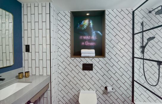 Bathroom NYX Hotel London Holborn by Leonardo Hotels