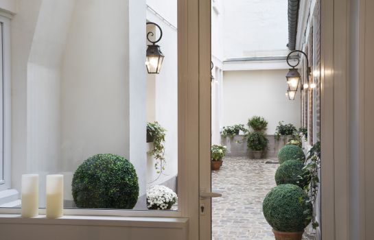 A l'hotel des Roys in Versailles - HOTEL DE