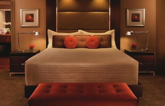Treasure Island Hotel And Casino In Las Vegas Hotel De