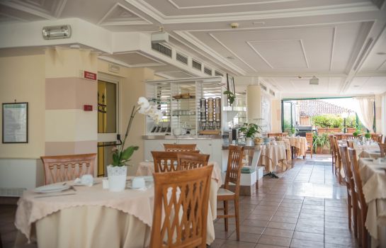 Hotel Palladium Palace In Rom Hotel De The hotel offers a children's club.