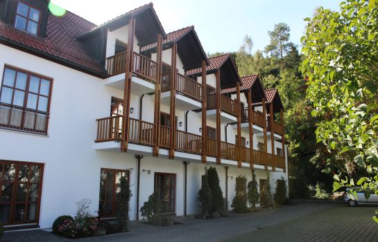 Außenansicht Land-gut-Hotel Forsthof