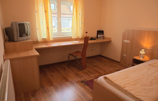 Hotel Haus Zum Gutenberg Garni Hallbergmoos Great Prices At