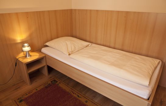 Hotel Haus Zum Gutenberg Garni Hallbergmoos Great Prices At