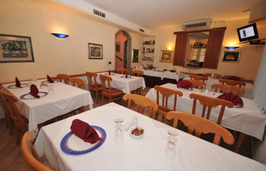 Sala de desayuno Villa Fontana