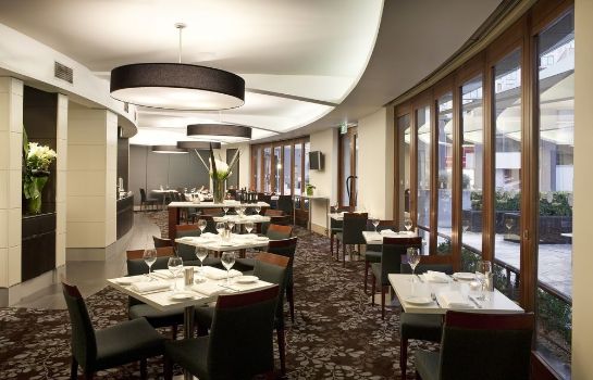 Restaurant Quay West Suites Melbourne