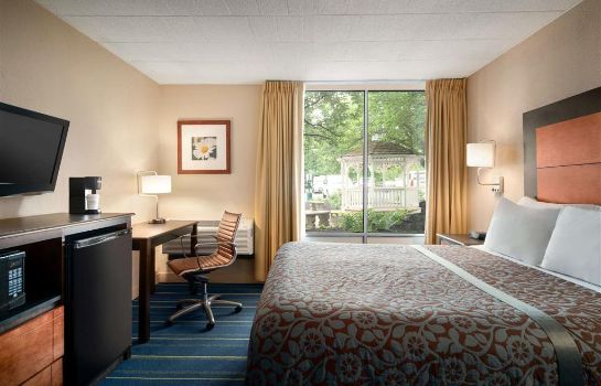 Room Days Hotel by Wyndham Allentown Airport / Lehigh Valley