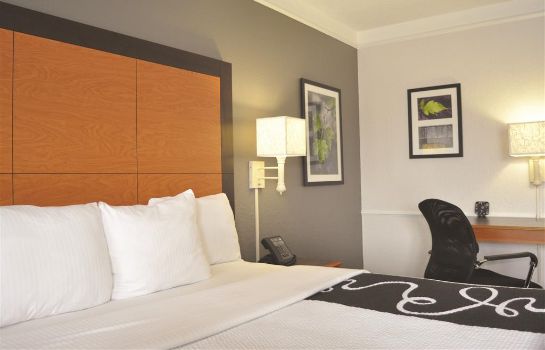 Room La Quinta Inn by Wyndham Dallas Uptown