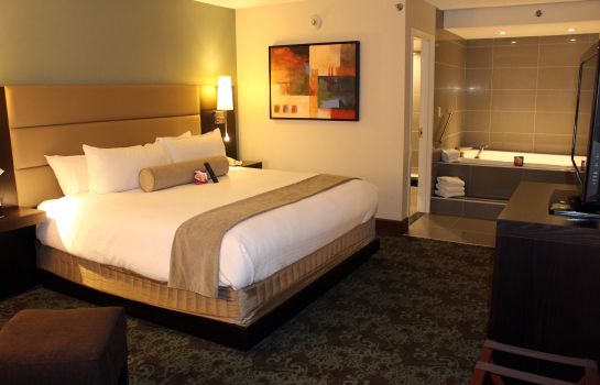 Hotel Crowne Plaza Stamford Great Prices At Hotel Info